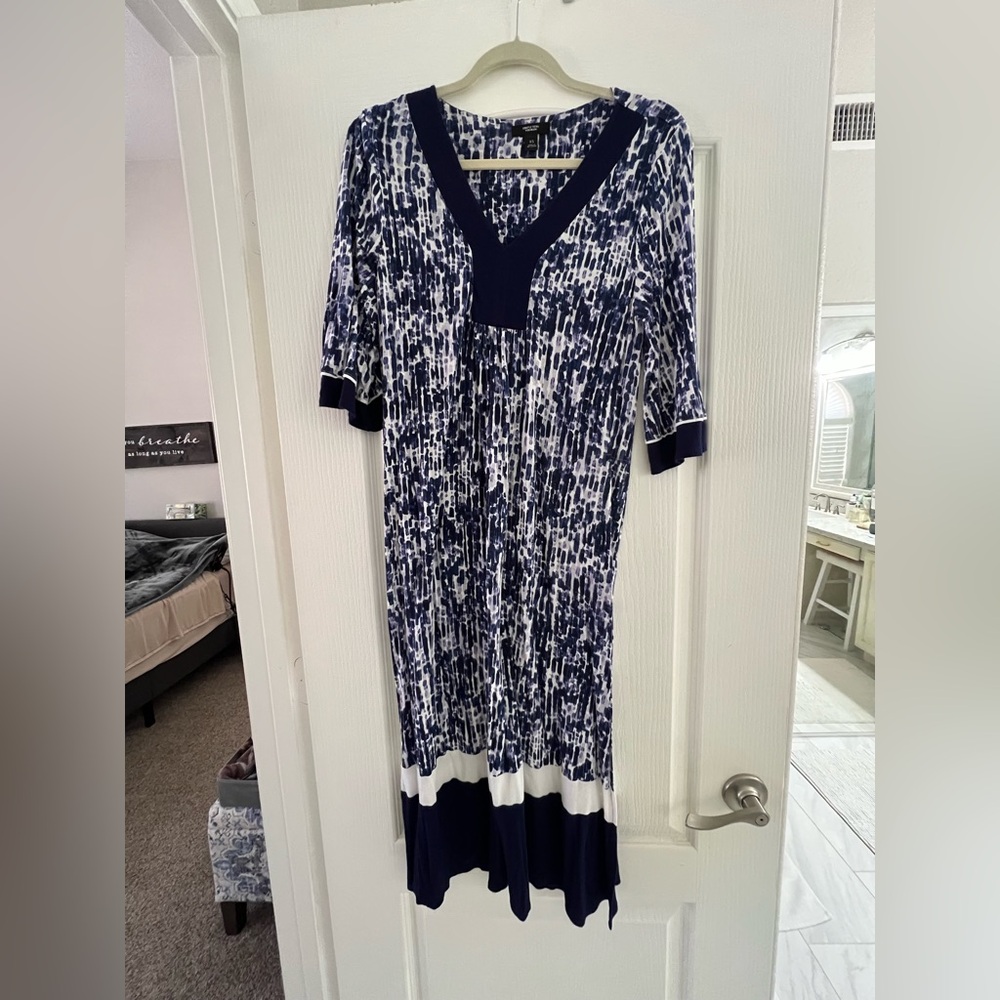 Simply Vera Vera Wang Black and White V-Neck Cuffed Sleeve Dress